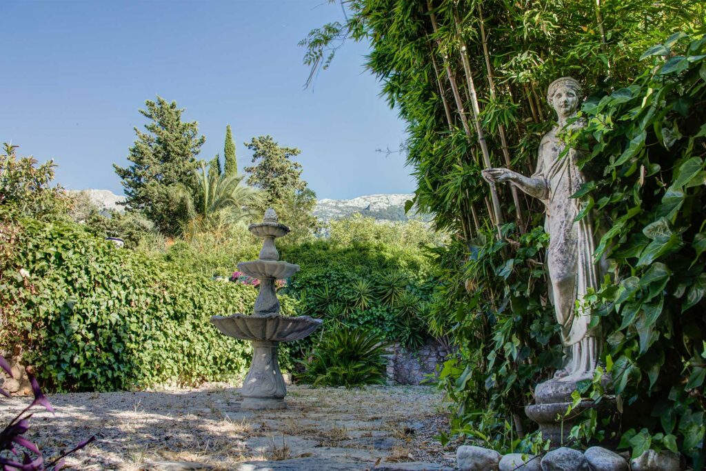 romantic garden soller