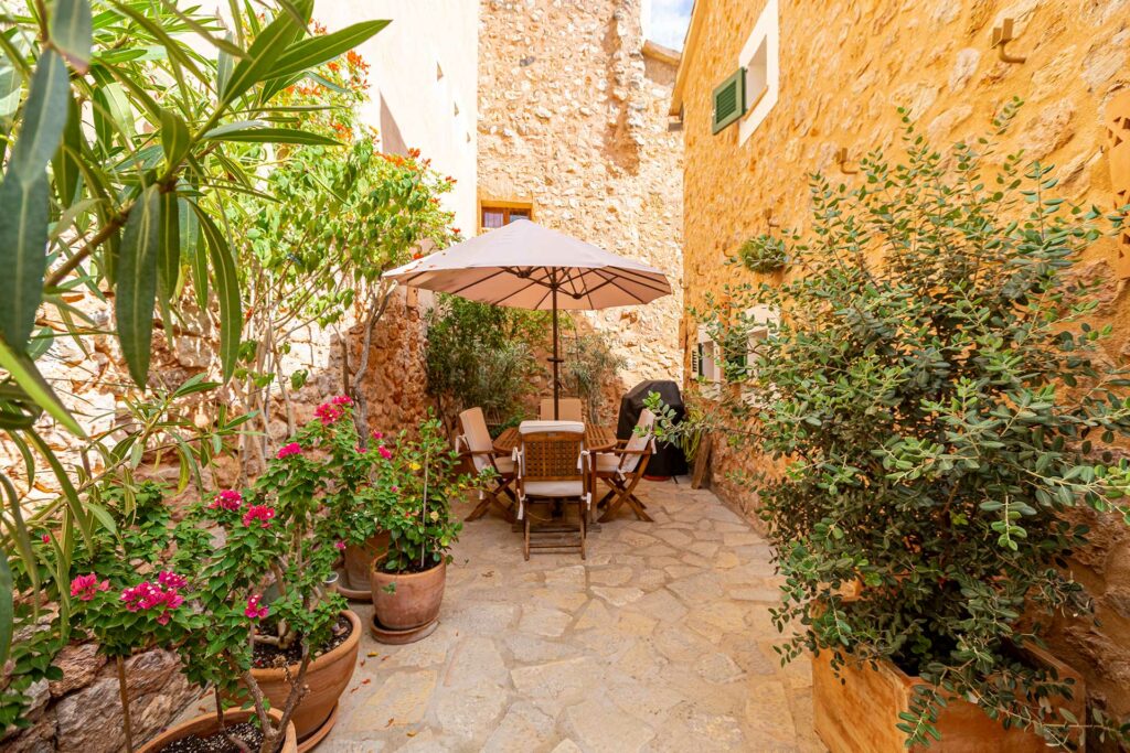 patio of a townhouse for sale in soller