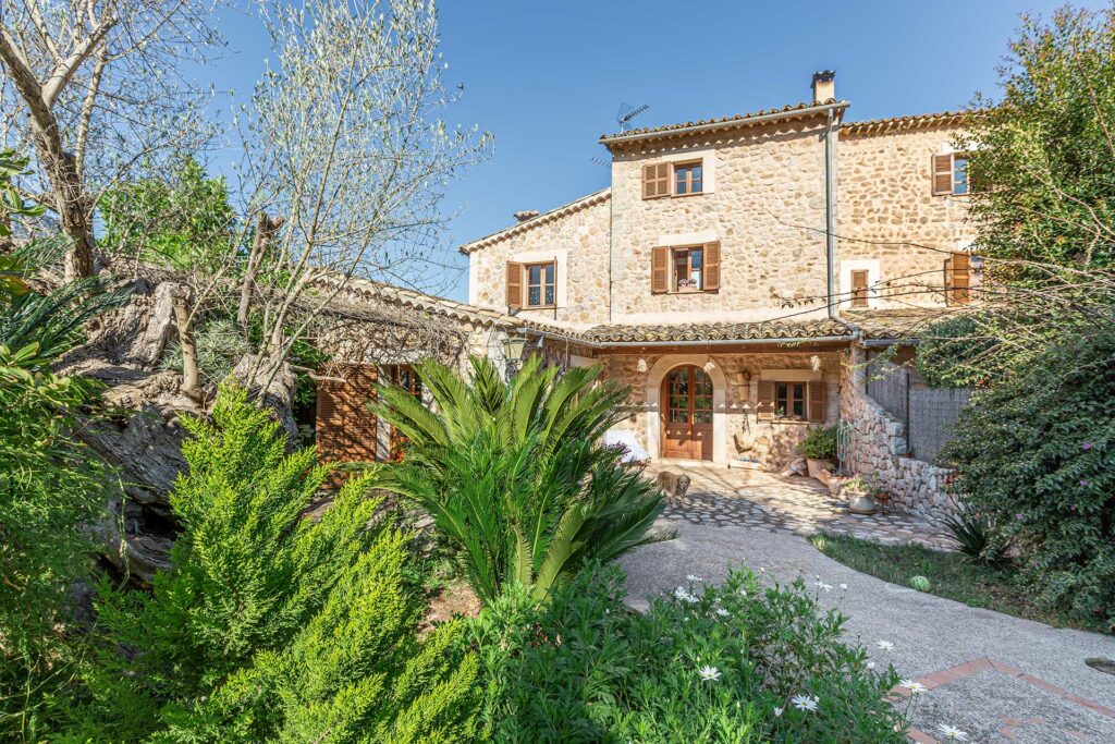 Country house on the outskirts of Soller.